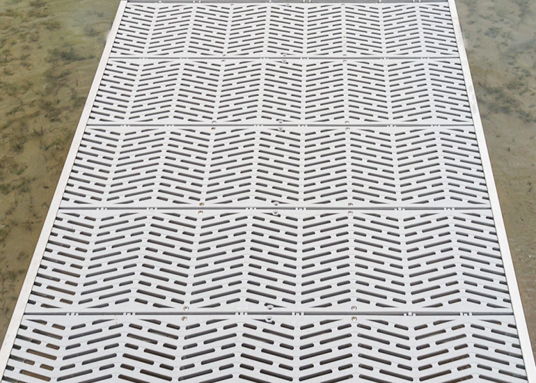 Picture of Signature 1' x 4' Sure Step Dock Top Field Panel